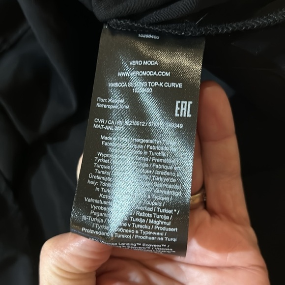 Vero Moda Short cuffed Sleeve Long Top. NWT. Size 22 - Picture 7 of 11